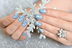 snowfall nail art