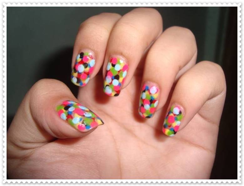 instagram Multicolor-Polka-Dots-nails-image-fancynailart.com