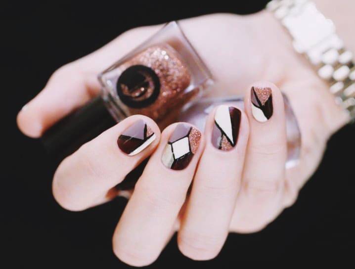 trending geometric nail art design 2022