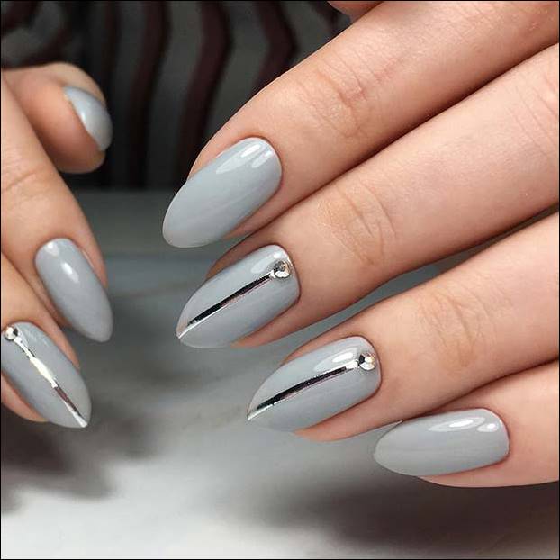 Stylish-Nails-with-Silver-Tape